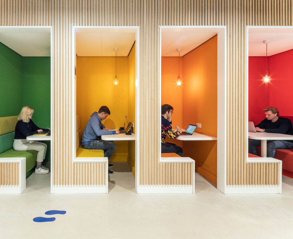 UM studenten gang cubiclesx